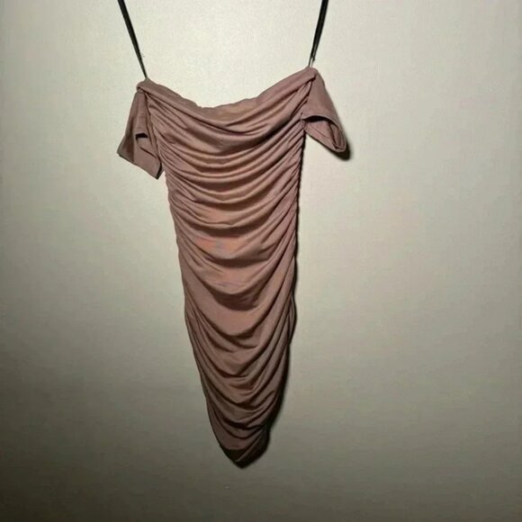 NWT SUPERDOWN REVOLVE MINI OFF THE SHOULDER DRESS RUCHED XXS BODYCON - Picture 2 of 5